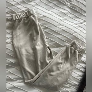 Size 6 Lululemon Cream Women’s High Waisted Jogger Pants